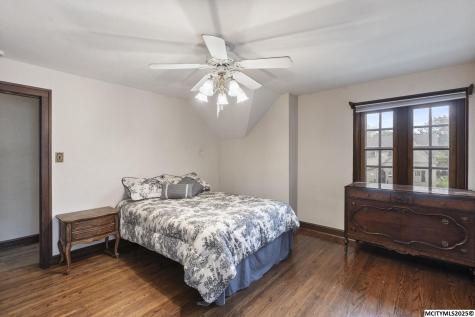 112 S Vermont Mason City IA 50401