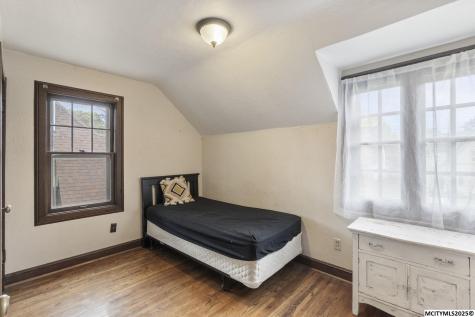 112 S Vermont Mason City IA 50401