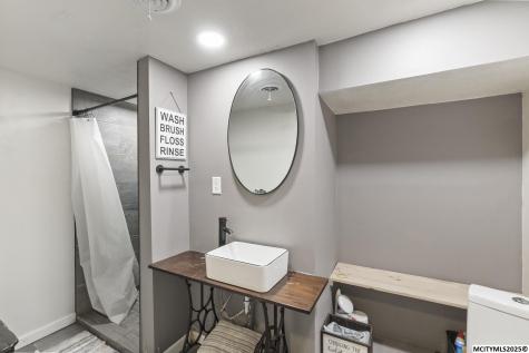 112 S Vermont Mason City IA 50401