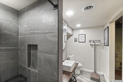 112 S Vermont Mason City IA 50401