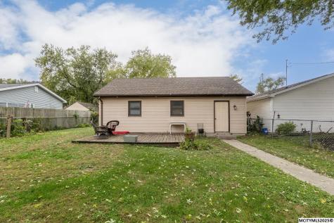 112 S Vermont Mason City IA 50401