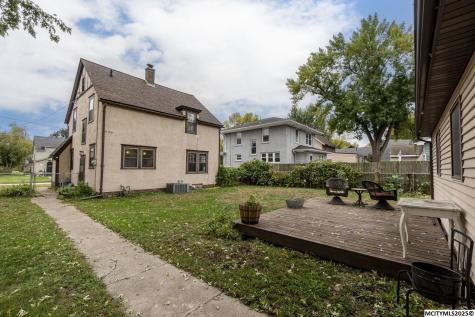 112 S Vermont Mason City IA 50401