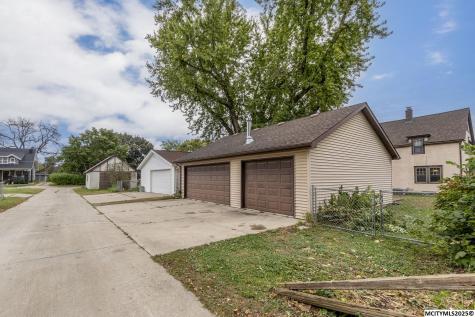 112 S Vermont Mason City IA 50401