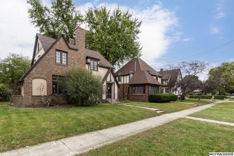 112 S Vermont Mason City IA 50401