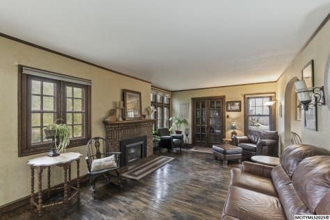 112 S Vermont Mason City IA 50401