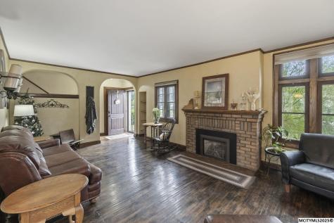 112 S Vermont Mason City IA 50401