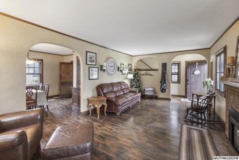 112 S Vermont Mason City IA 50401