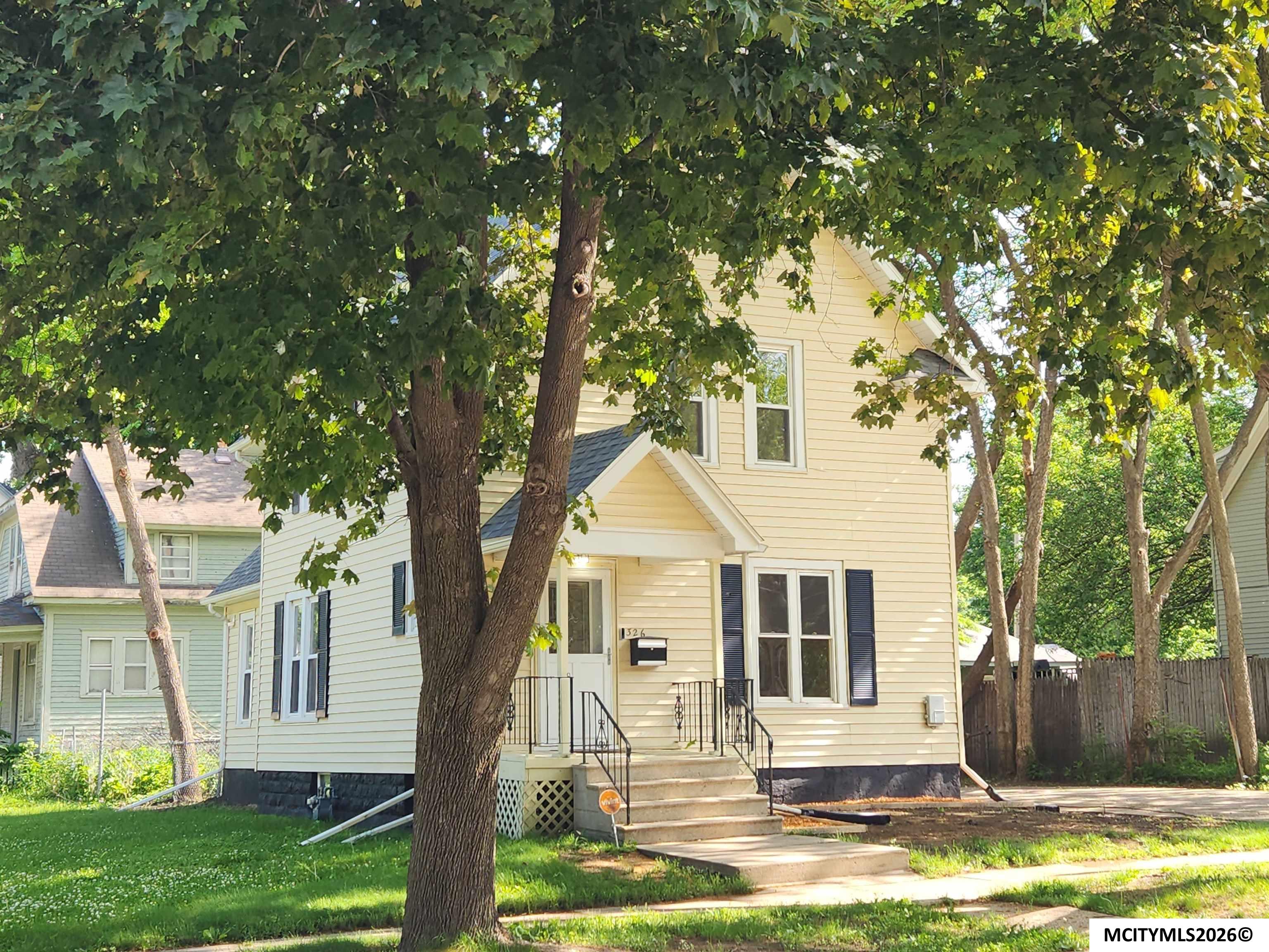326 1st NW Mason City IA 50401
