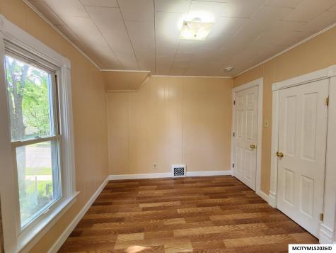 326 1st NW Mason City IA 50401