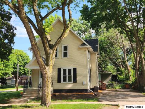 326 1st NW Mason City IA 50401