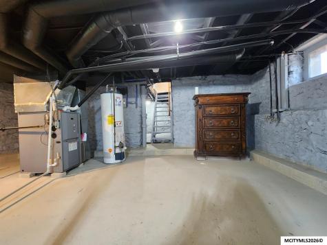326 1st NW Mason City IA 50401