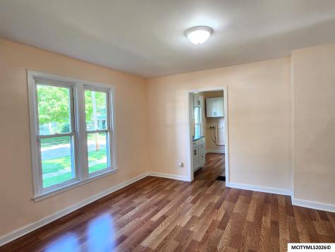 326 1st NW Mason City IA 50401