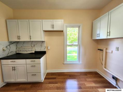 326 1st NW Mason City IA 50401