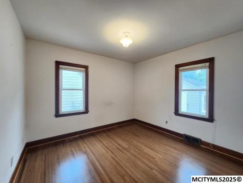 727 2nd SW Mason City IA 50401