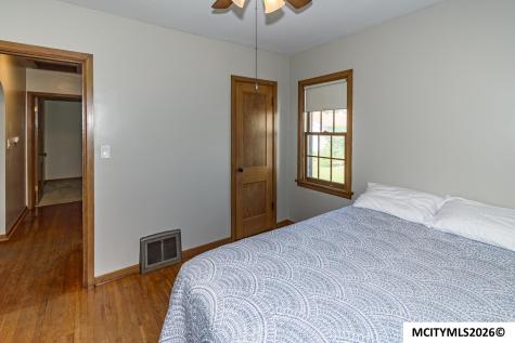 1309 S Carolina Mason City IA 50401