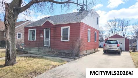935 11th NE Mason City IA 50401