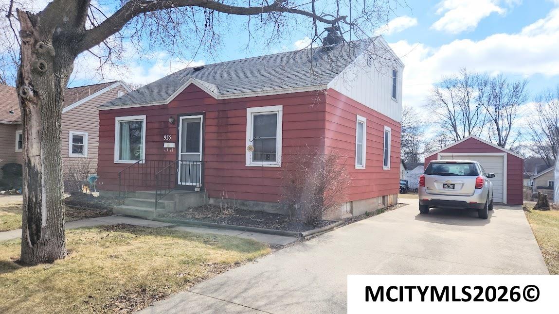 935 11th NE Mason City IA 50401