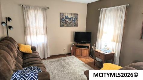 935 11th NE Mason City IA 50401
