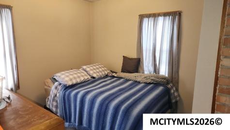 935 11th NE Mason City IA 50401