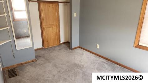 935 11th NE Mason City IA 50401