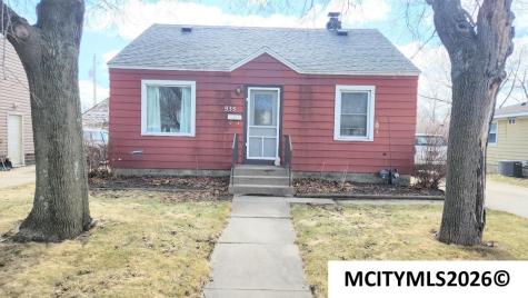 935 11th NE Mason City IA 50401