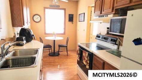 935 11th NE Mason City IA 50401