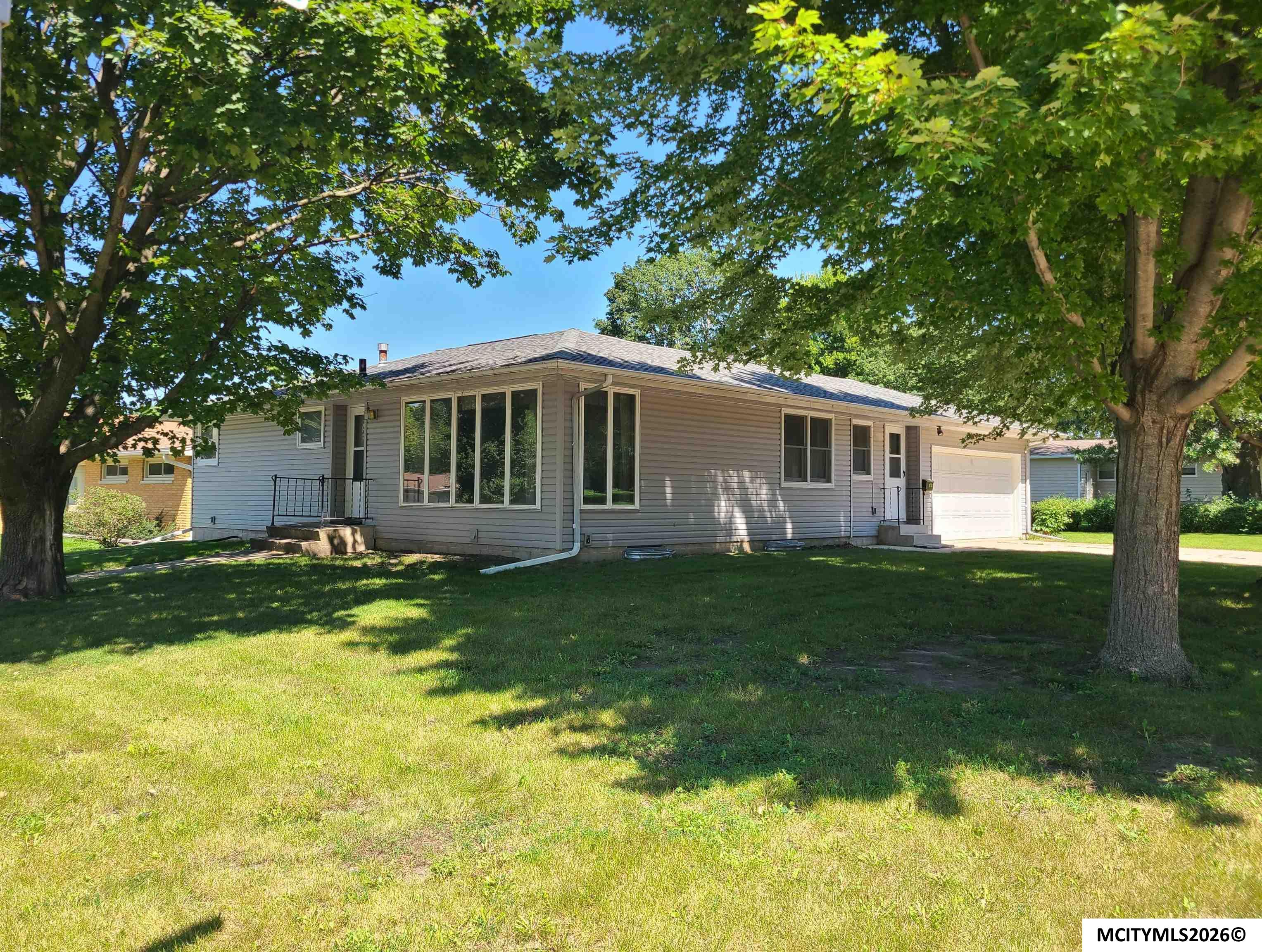 1155 Crestmore Way Mason City IA 50401