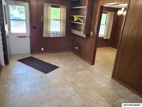 1155 Crestmore Way Mason City IA 50401