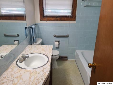 1155 Crestmore Way Mason City IA 50401
