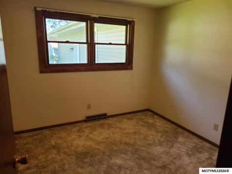 1155 Crestmore Way Mason City IA 50401