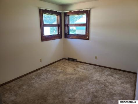 1155 Crestmore Way Mason City IA 50401
