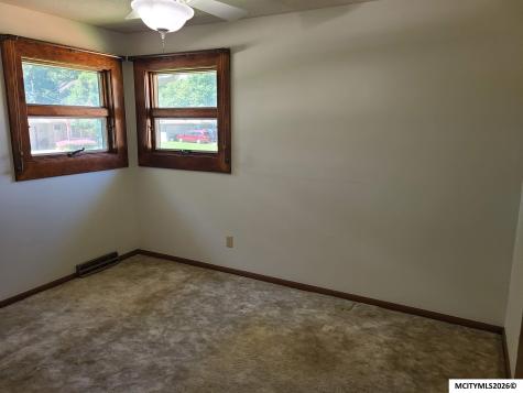 1155 Crestmore Way Mason City IA 50401