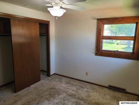 1155 Crestmore Way Mason City IA 50401