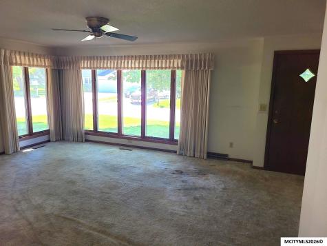 1155 Crestmore Way Mason City IA 50401