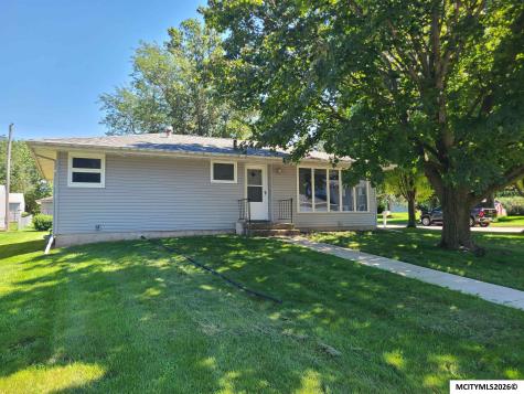 1155 Crestmore Way Mason City IA 50401