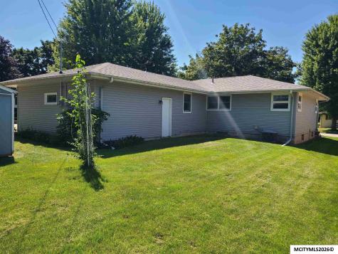 1155 Crestmore Way Mason City IA 50401