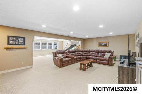 125 Boulder Mason City IA 50401