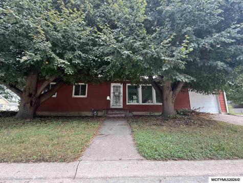 2705 S Adams Avenue Mason City IA 50401