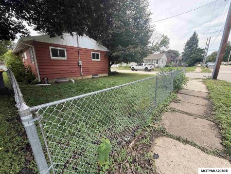 2705 S Adams Avenue Mason City IA 50401