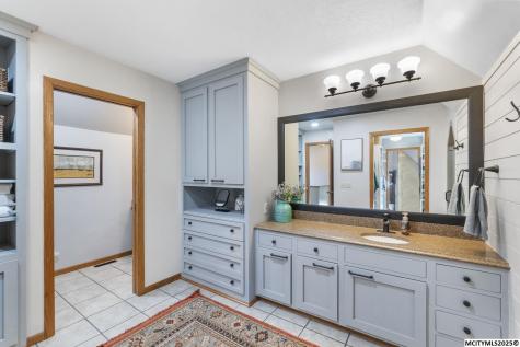21748 A Owl Avenue Mason City IA 50401