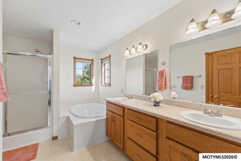 2916 Sunrise Court Mason City IA 50401