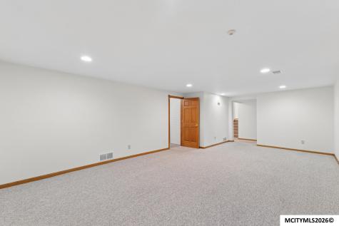 2916 Sunrise Court Mason City IA 50401