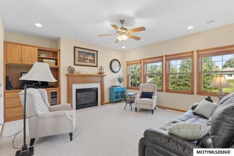 2916 Sunrise Court Mason City IA 50401