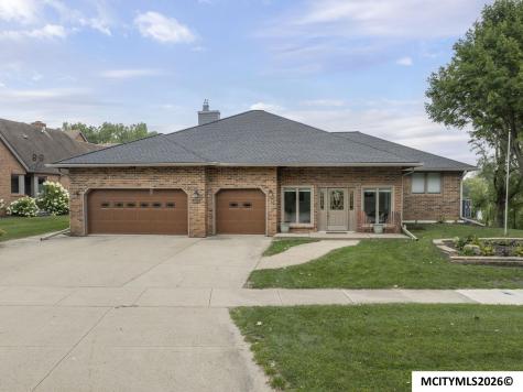 740 Briarstone Drive Mason City IA 50401