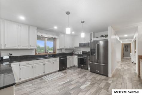 740 Briarstone Drive Mason City IA 50401