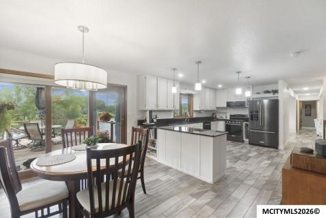 740 Briarstone Drive Mason City IA 50401