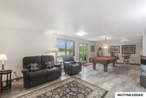 740 Briarstone Drive Mason City IA 50401