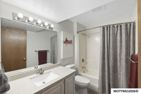 740 Briarstone Drive Mason City IA 50401