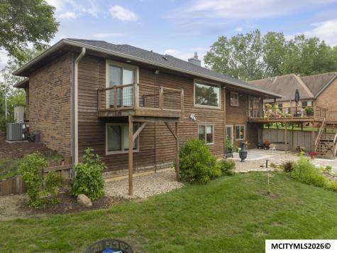 740 Briarstone Drive Mason City IA 50401