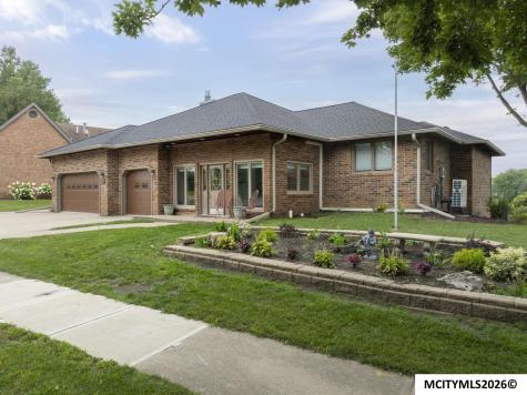 740 Briarstone Drive Mason City IA 50401